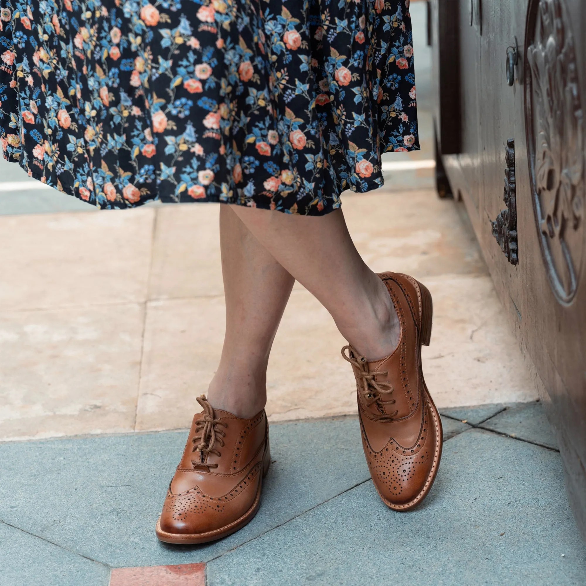 Oxford Tie Shoes for Women Genuine Leather Brogue Shoes in Brown/Black