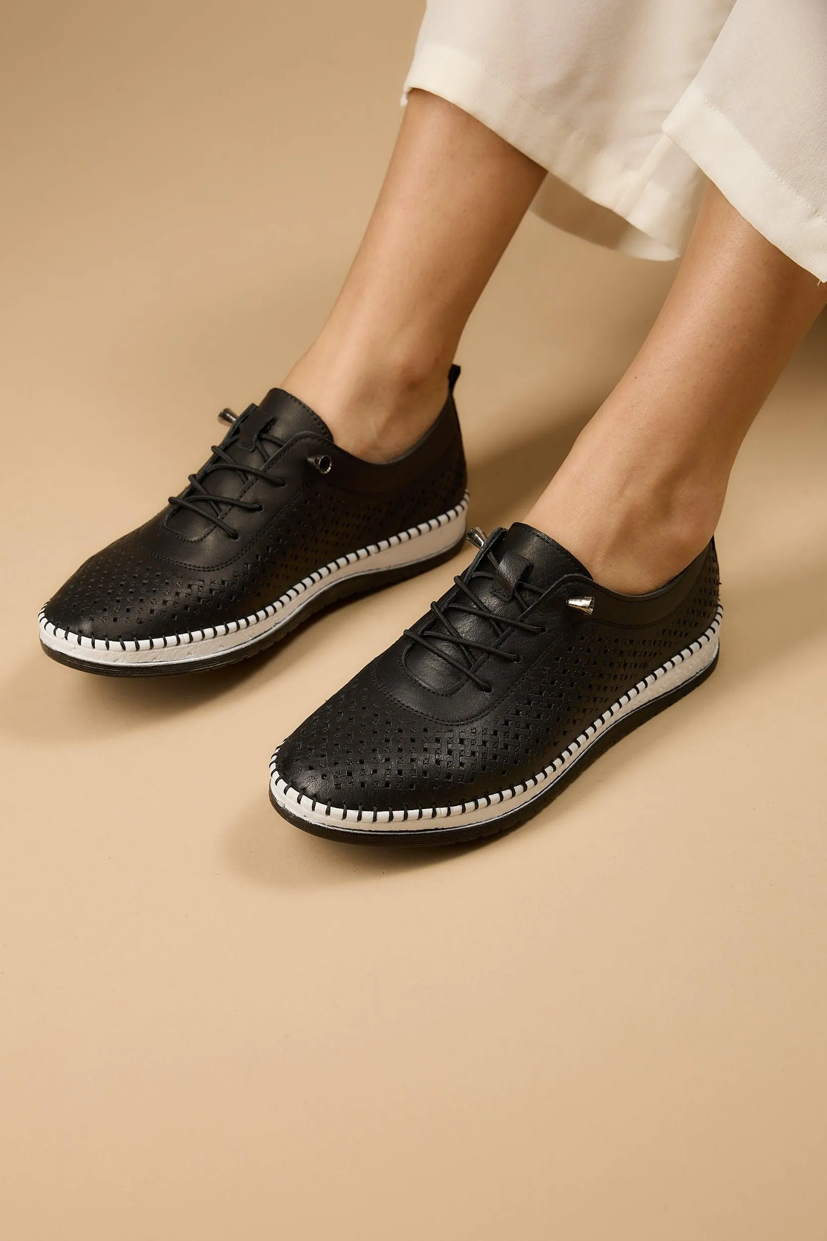 Shoella Black